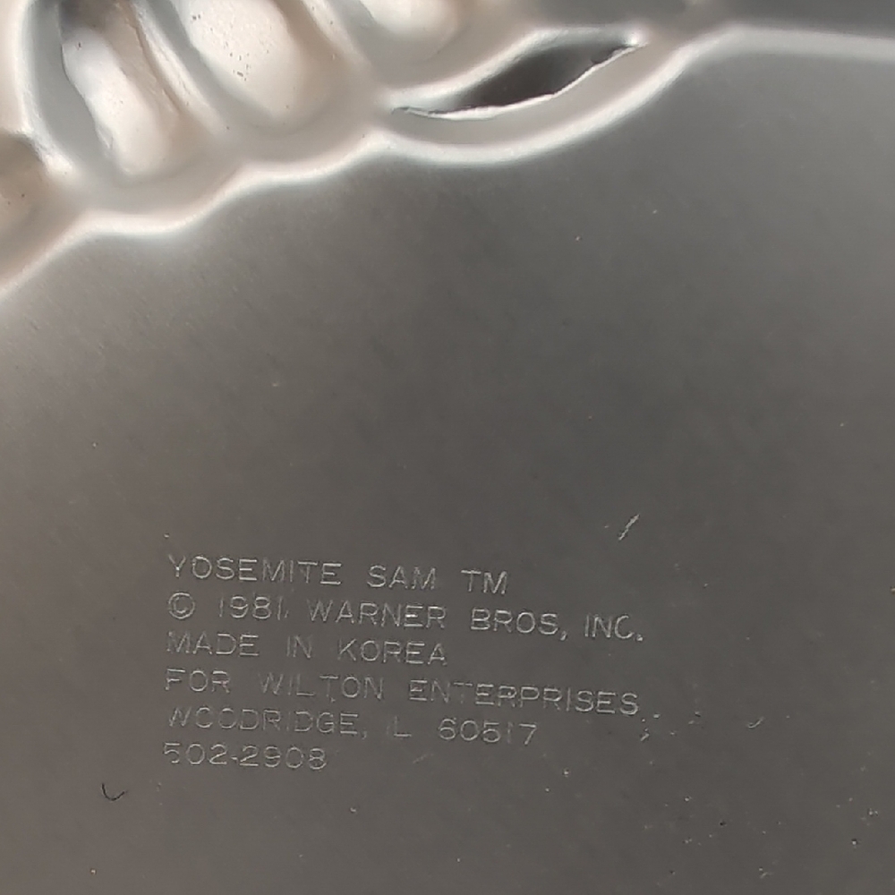 Wilton Yosemite Sam Cake Pan - Silver and Yellow - Picture 2 of 7